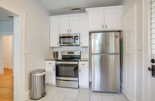 Lakeland Cottage | Home w/Private Yard < 2 Mi to Hollis Garden!