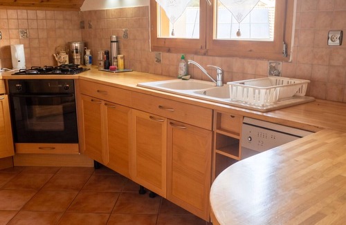 Chateauroux-les-Alpes Apartment | Homerez - Apartment Châteauroux-les-Alpes