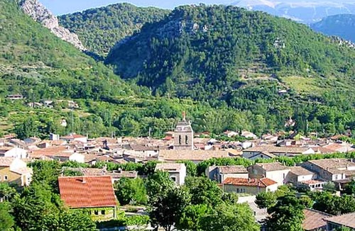 Sias Apartment | Homerez - Amazing apartement for 6 ppl. with shared pool at La Roche-sur-le-Buis