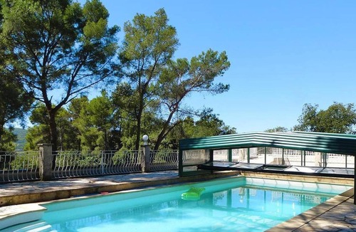 Le Beausset Ski Chalet | Homerez - Amazing chalet 8 km away from the beach for 6 ppl. with swimming-pool