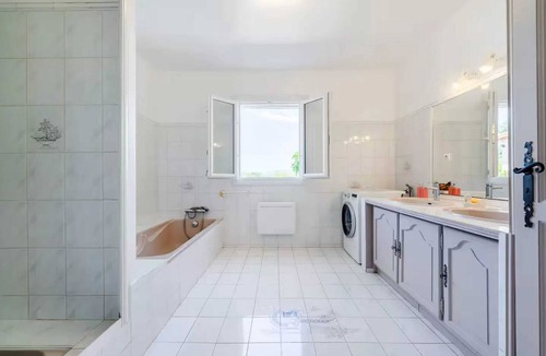 Repenti Apartment | Homerez - Apartment Le Luc