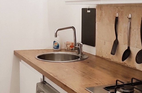 Orange Apartment | Homerez - Apartment Orange