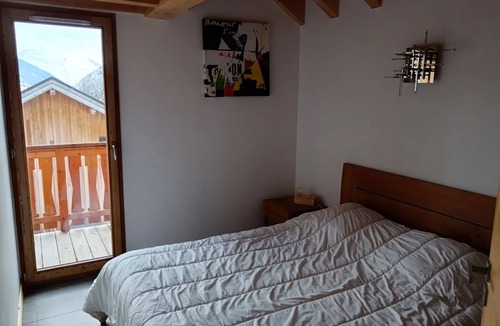 Saint-Sorlin-d'Arves Ski Chalet | Homerez - Chalet in Saint-Sorlin-d'Arves