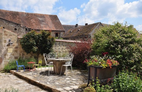 Souvigny House | Homerez - Comfortable House in Souvigny + Garden