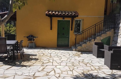 La Turbie Villa | Homerez - Elegant Villa in La Turbie + Private Pool