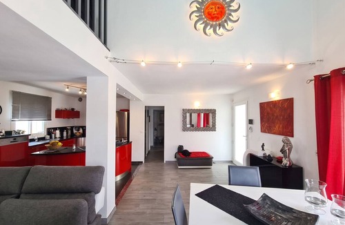 Ollioules Villa | Homerez - Elegant Villa in Ollioules + Private Pool