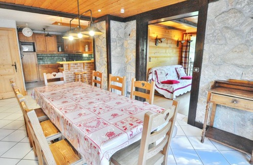 La Chapelle-d'Abondance Apartment | Homerez - Apt La Chapelle mtn view.