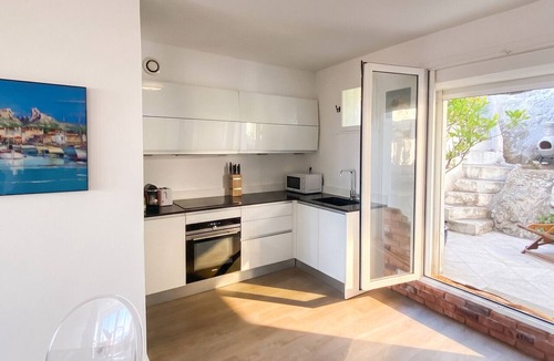 8th Arrondissement House | Homerez - House Calanques Marseille.