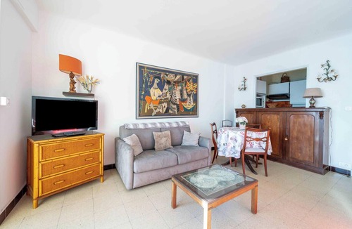 Le Suquet Apartment | Homerez - Seaview apt Cannes