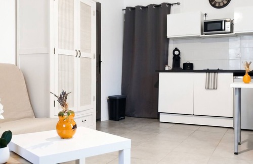 Orange Apartment | Homerez - Studio old mill near Orange