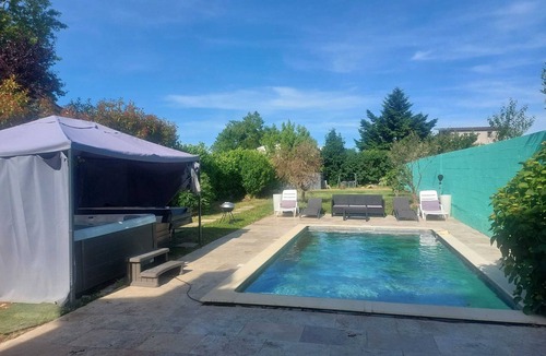 Saint-Fons Villa | Homerez - Villa in Saint-Fons