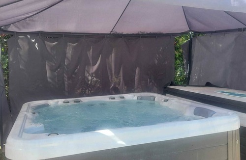 Saint-Fons Villa | Homerez - Villa in Saint-Fons