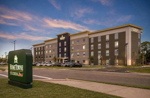 Bradenton Hotel | HomeTowne Studios by Red Roof Bradenton