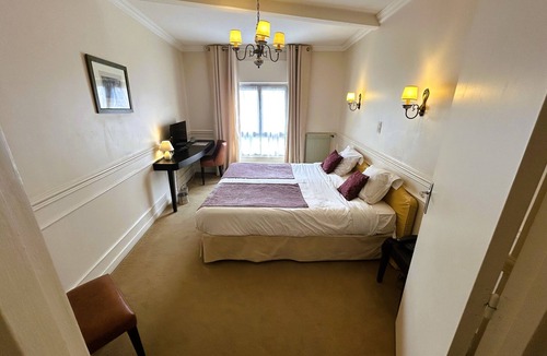Paray-le-Monial Hotel | Hostellerie des Trois Pigeons