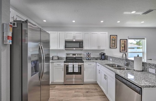 Sun 'N Lake House | Hot Tub & Fenced Yard: Home in Sebring