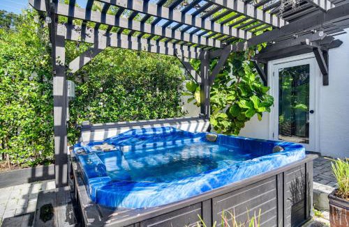 East County Civic Group House | Hot Tub & Fenced Yard: Tranquil Home in Valrico!
