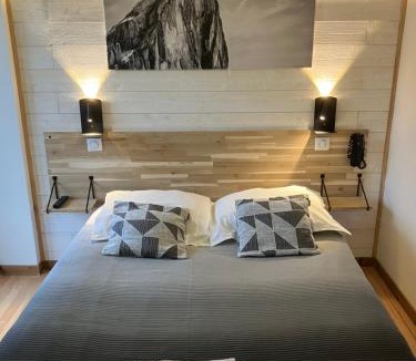 Saint-Gervais-les-Bains Hotel | Hotel La Chaumière Garage Moto gratuit À 150 m de la gare SNCF et TMB