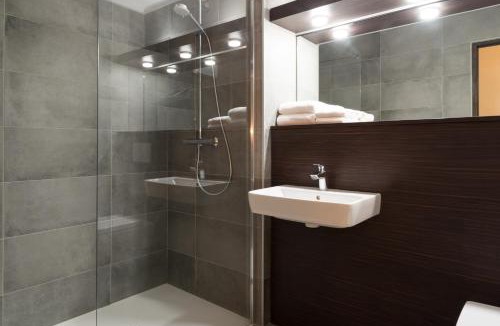 Tournon-sur-Rhone Hotel | Hotel Les Amandiers