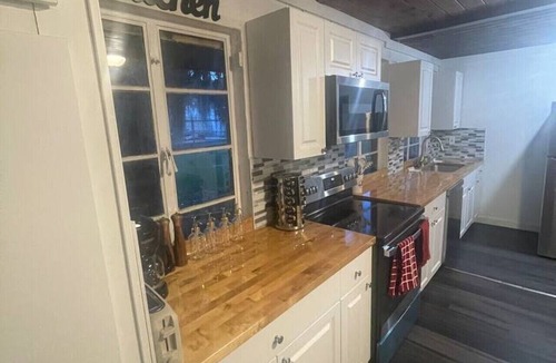 Lake Wales House | Hotel Style Lakeview Cottage 3BR Heated Pool
