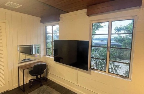 Lake Wales House | Hotel Style Lakeview Cottage 3BR Heated Pool