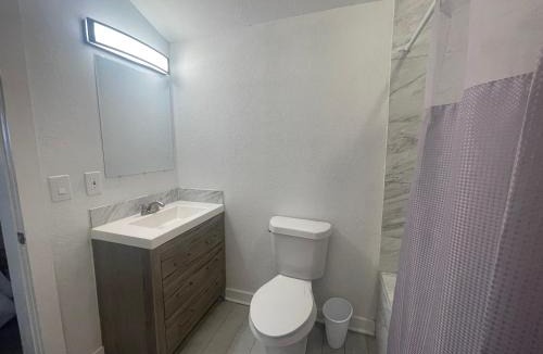 Lake Wales House | Hotel-Style Private Suite-Lake View-Gardens