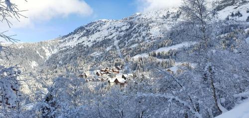 Oz-en-Oisans Hotel | Hotel Timberlodge