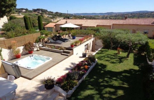Sainte-Maxime House | House 3 bedrooms/2 bathrooms/Garden/2 Terraces/Jacuzzi/Pool/2 Tennis/Bowling pitch/Garage