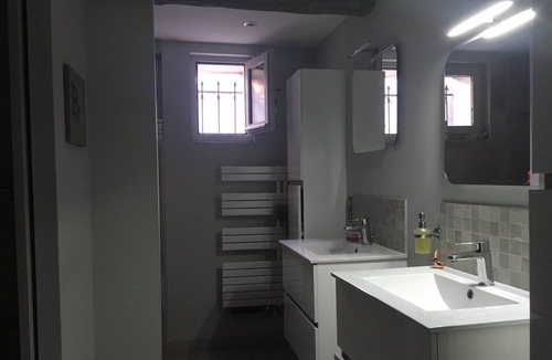 Jonquerettes Villa | House in Provence near Avignon for 4 people pets welcome