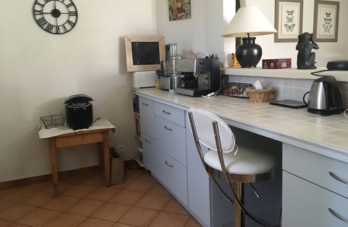 Jonquerettes Villa | House in Provence near Avignon for 4 people pets welcome