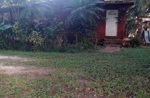 Ludlam Cottage | House in the farm near metro zoo and monkey jungle