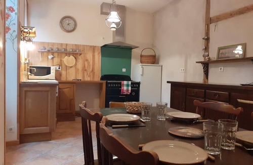 Ainay-le-Chateau Cottage | House, pets allowed - 6 guests