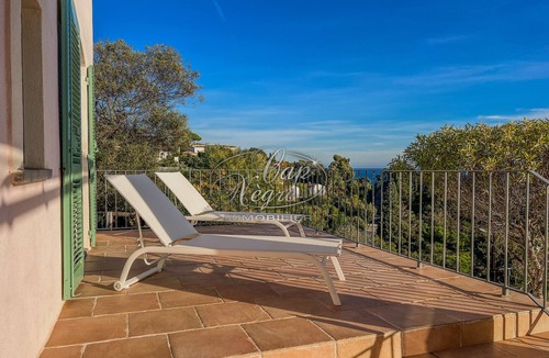 Rayol-Canadel-sur-Mer Ski Chalet | House with sea view for 8 people + 1 child in Rayol-Canadel