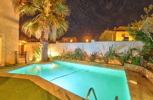 Cuers House | House with swimming pool and garden 4 bedrooms 8 pers. large living room 2 bathrooms