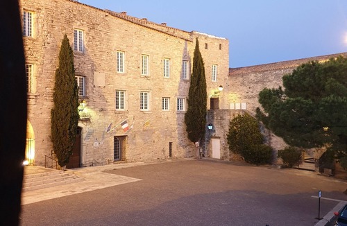 Village of Castellet Apartment | howling, a house in the ramparts