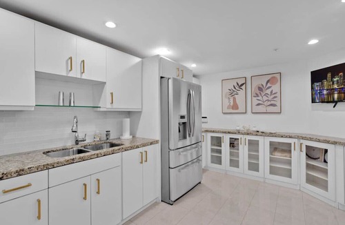Mid Beach Condo | Huge Beachfront Lux Condo 2400sqft 5 Bedroom 5 Bathroom with Ocean and Bay Views