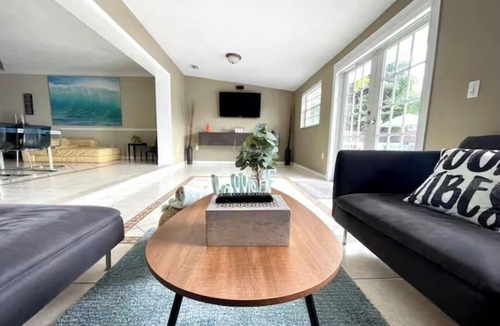Miami Shores House | Huge Pool Home, fit up to 14ppl, close to the beach. Central location