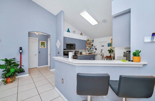 Thousand Oaks Villa | Hummingbird Haven With Lake Views, 6 Bed - 4.5 Bath