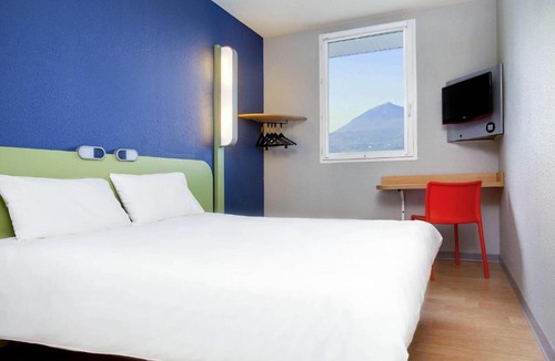 Riom Hotel | ibis budget Clermont Ferrand Nord Riom