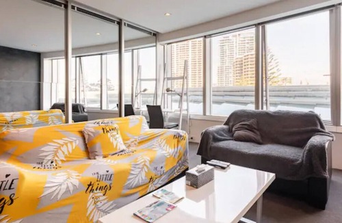 Gold Coast Apartment | Iconic Q1 - Central Location- Parking- Spa - Pool
