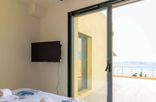 Cavaliere Beach Apartment | Idyllic beachfront stay in Lavandou