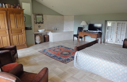Seillans House | "IDYLLIC RETREAT" FARMHOUSE, GUESTHOUSE, HUGE GARDEN, POOL, CLOSE TO VILLAGE
