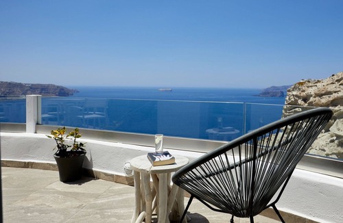 Megalochori Villa | Impressive Santorini Villa | 2 Bedrooms | Breathtaking Seaviews