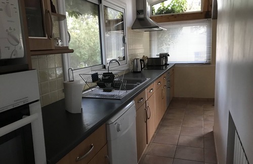 La Bouilladisse Villa | In a quiet, hilly setting, bright residence under the pine trees!
