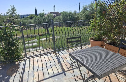 Valensole Apartment | In the heart of olive groves and lavender fields, near the Gorges du Verdon!