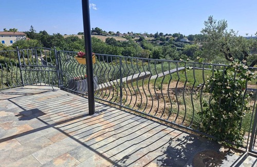 Valensole Apartment | In the heart of olive groves and lavender fields, near the Gorges du Verdon!