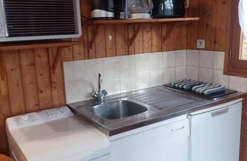Mesples Cottage | Independent chalets with garden and children's games