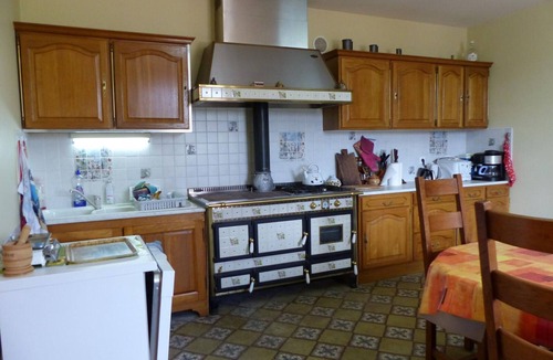 Arfeuilles Cottage | Independent house with garden, pets allowed, near Vichy