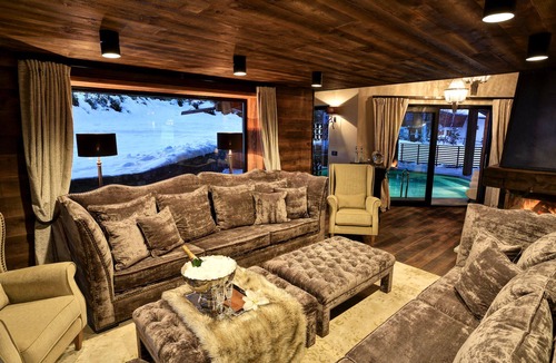 Le Lavancher Ski Chalet | Indoor swimming pool, gym & spa