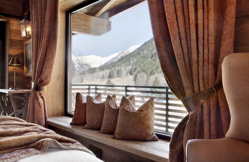 Le Lavancher Ski Chalet | Indoor swimming pool, gym & spa