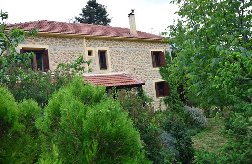 Mesaia Trikala House | Irida, two bedroom traditional stone house